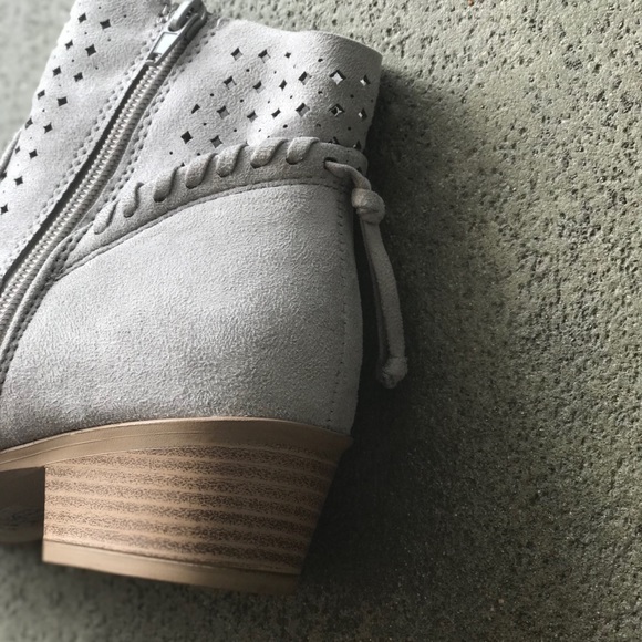 Last 1! Soda gray western perforated ankle booties - Picture 5 of 8